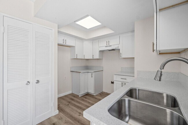 Building Photo - 455 Del Mar Ct