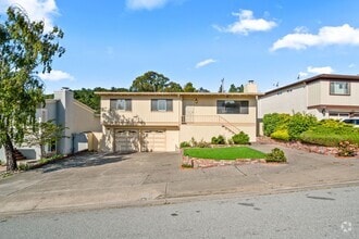 Building Photo - Charming Single-Family Home in a Desirable...