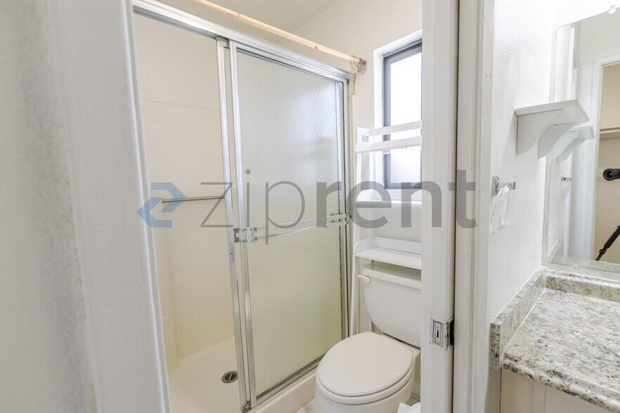 Building Photo - Unit