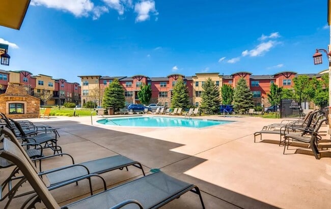 Building Photo - Top floor 2bd 2 bath condo conveniently located in Broomfield!