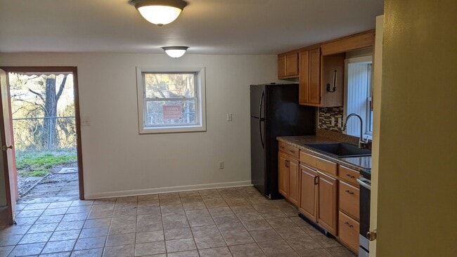 Building Photo - 2 bedroom 1 bath basement apartment with washer and dryer in Forest Hills, Cullowhee NC available...