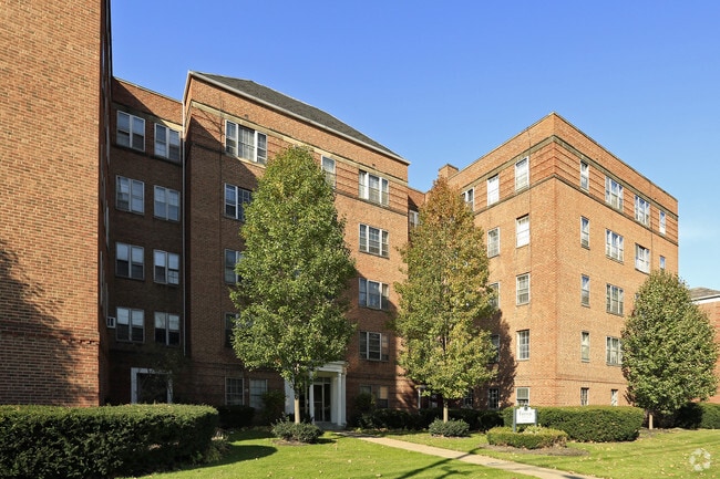 Primary Photo - Country Club Apartments