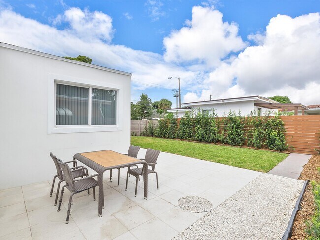 Building Photo - 203 NE 107th St