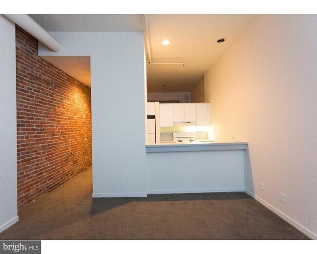 Building Photo - 130 Arch St