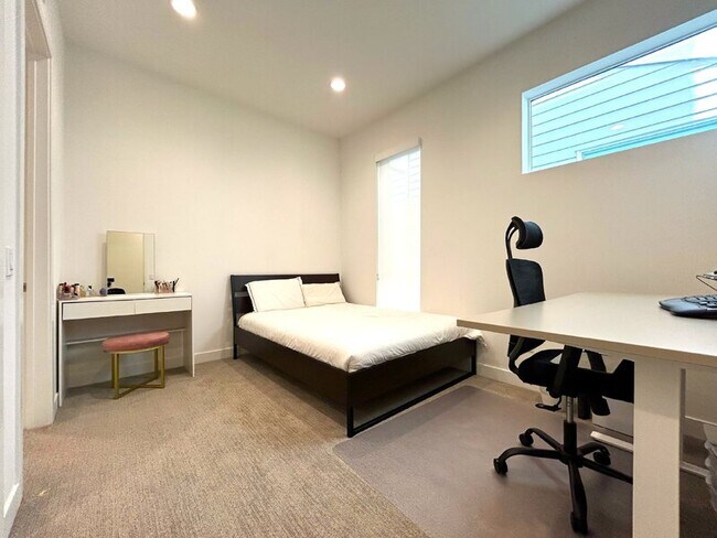 Building Photo - 10917 1/2 Otsego St