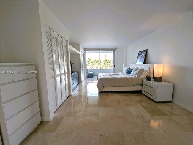 Building Photo - 5161 Collins Ave