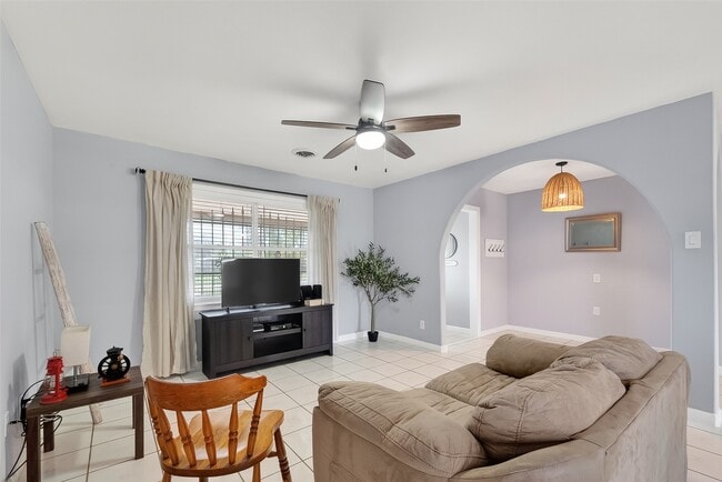 Building Photo - 16415 1st St