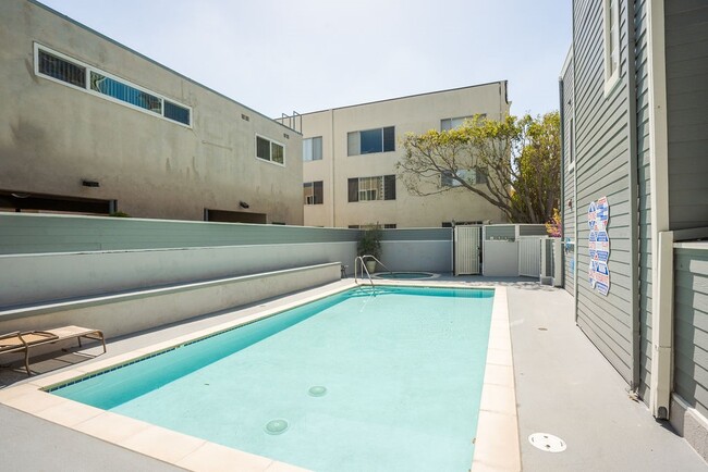 Building Photo - 1097 Blanche St