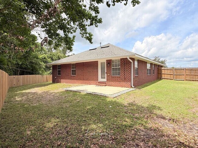 Building Photo - 4718 Lemoyne Vista