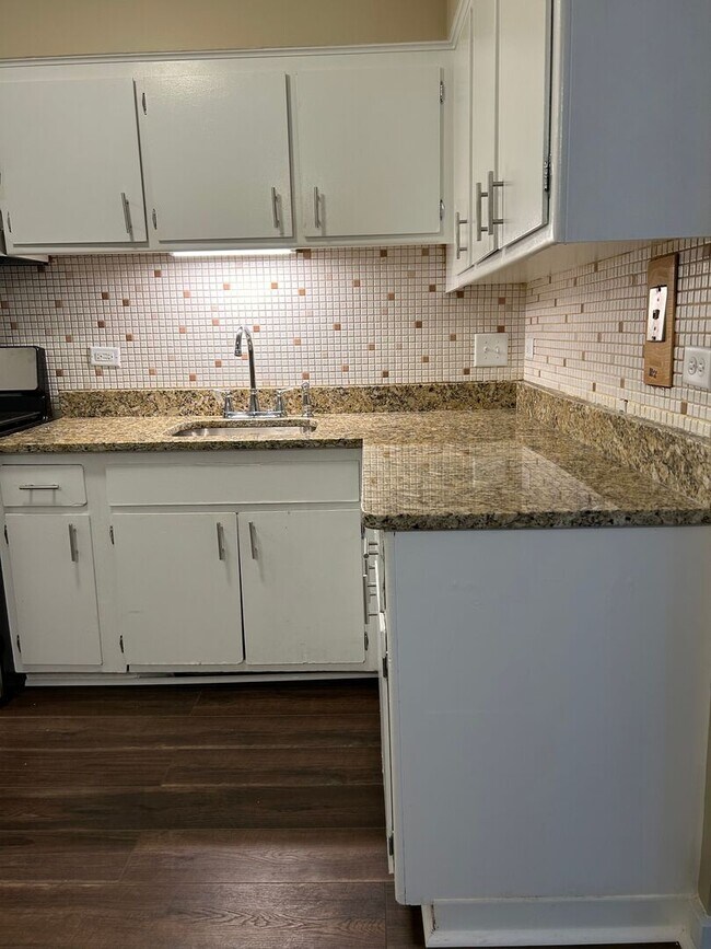 Building Photo - 6300 W 63rd St