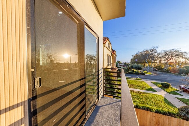 Building Photo - 1658 S. Hayworth