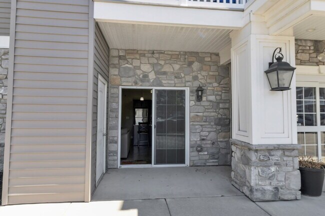 Building Photo - Furnished 2-Bedroom, 2-Bath Apartment near UB North