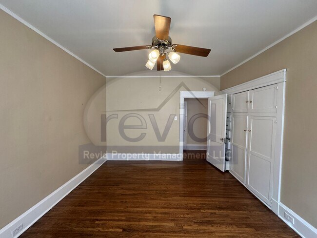 Building Photo - MALLORY 255