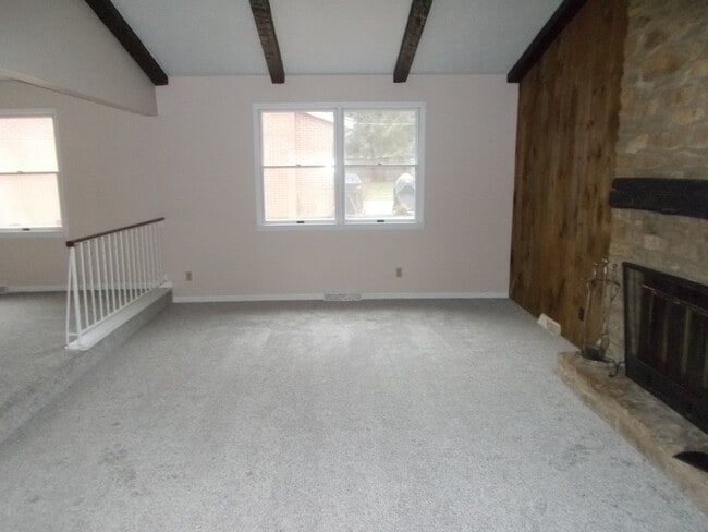 Building Photo - Welcome to this Stunning and Expansive 3 Bedroom, 2 1/2 Bath Home in the Desirable Oak Park Area ...