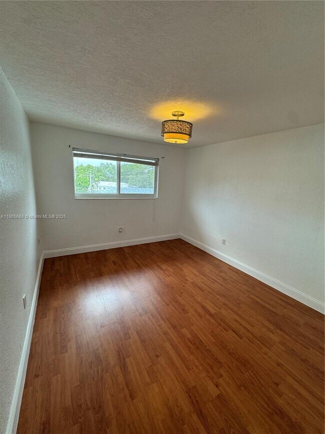 Building Photo - 427 Santander Ave