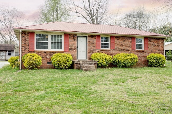 Primary Photo - 121 Highland Dr