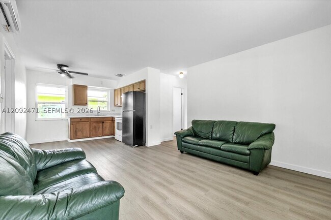 Building Photo - 2423 Jeffcott St