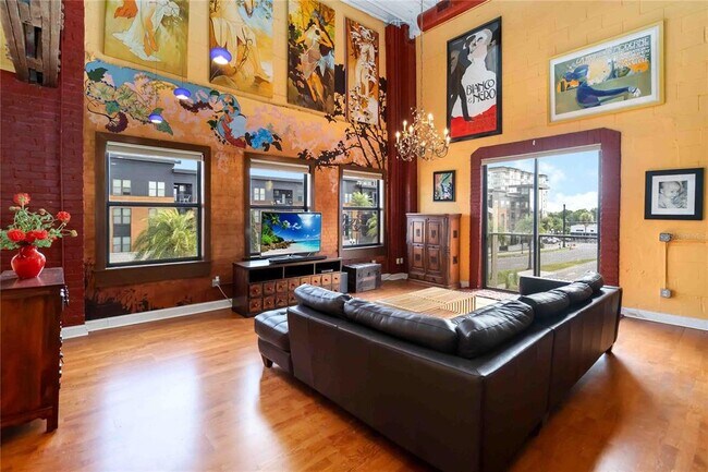 Building Photo - 62 W Colonial Dr