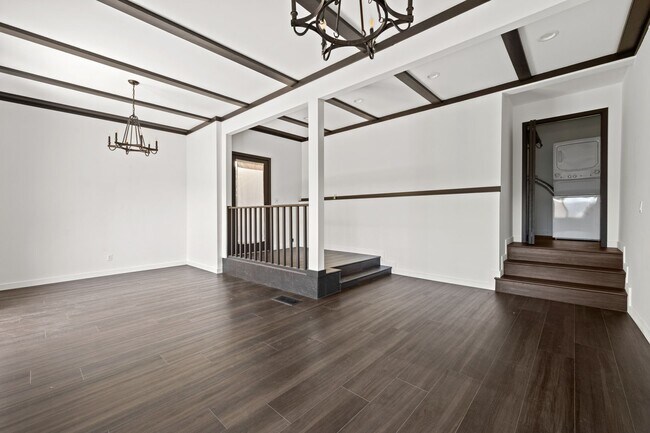 Building Photo - 1915 Apex Ave