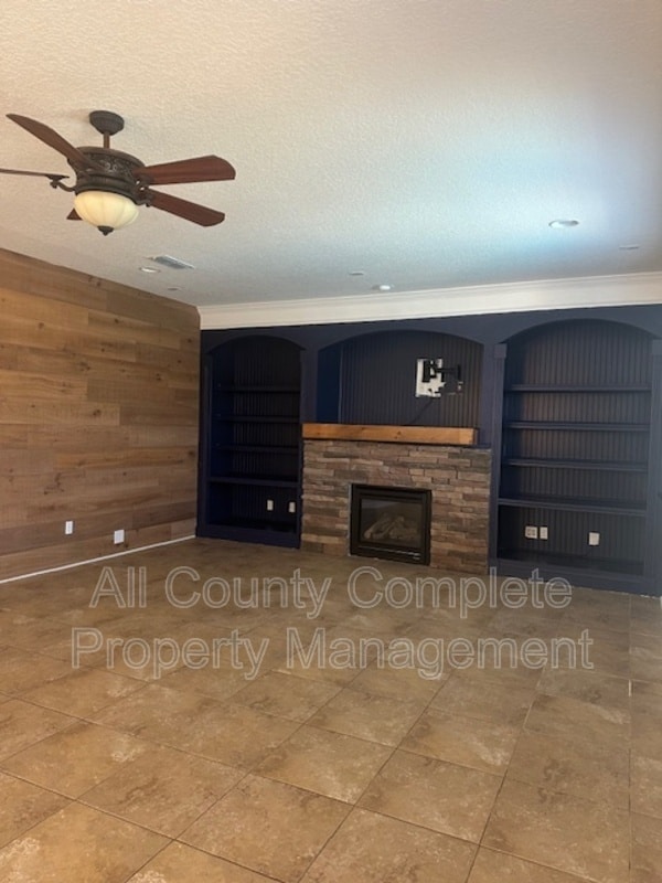 Building Photo - 738 W Kings College Dr