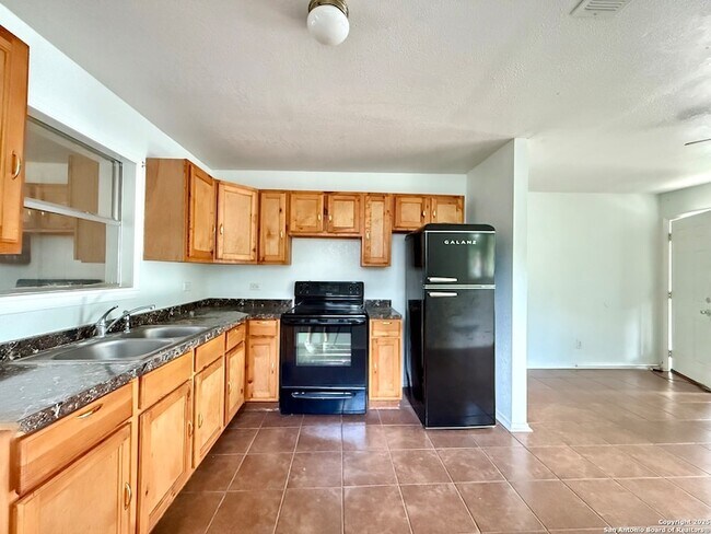 Building Photo - 230 S San Gabriel Ave