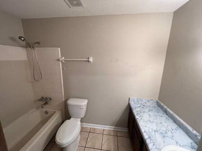 Building Photo - Gulf Breeze - Green Briar Estates - 1 bedroom, 1 bathroom