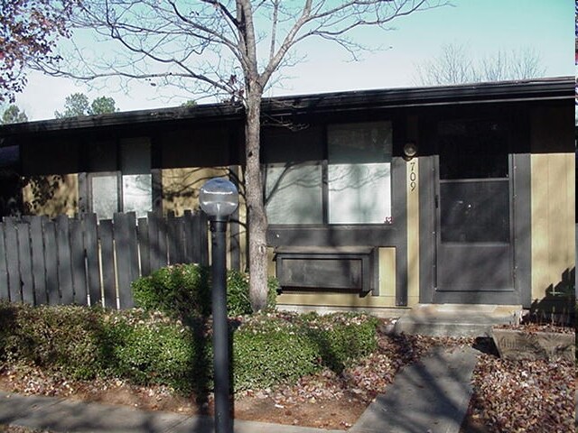Building Photo - Harmony Woods