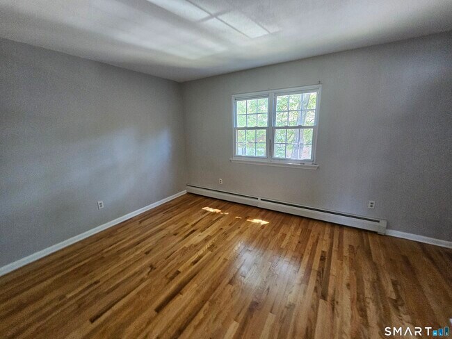 Building Photo - 55 Beths Ave