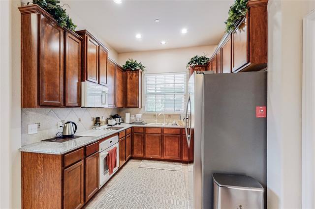 Building Photo - 8712 Iron Horse Dr