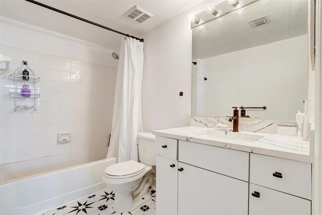 Building Photo - 224 Villa Cir