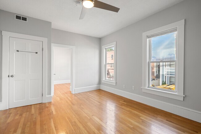 Building Photo - 72 Mozart St