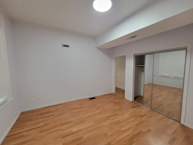 Building Photo - 104-108 Madison St