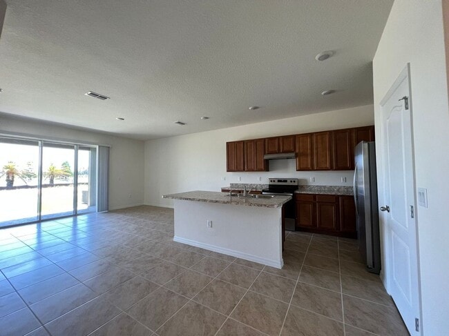 Building Photo - 1065 Blue Jay Dr