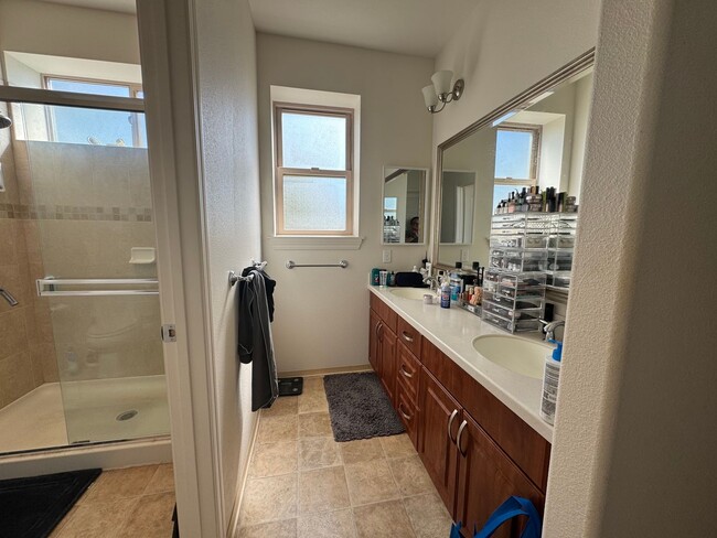 Building Photo - Beautiful 3-Bedroom & 3-Bathroom (Kapolei,...