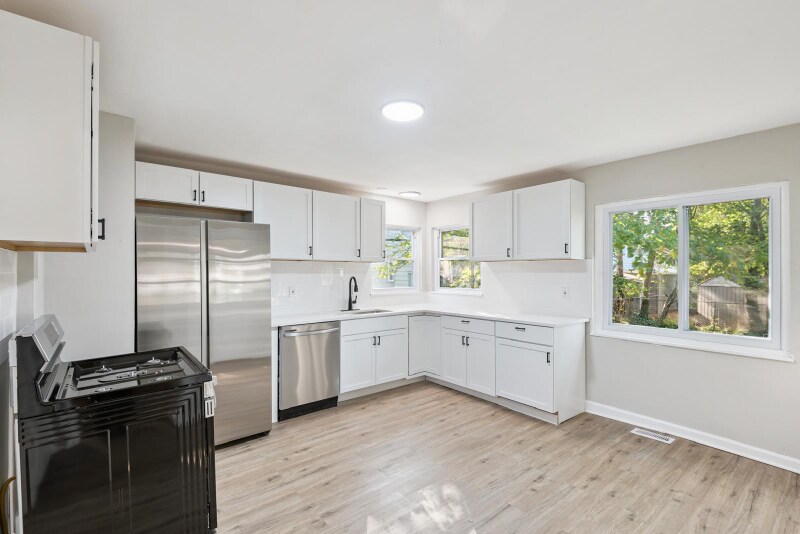 Building Photo - 28050 Gilchrist Dr