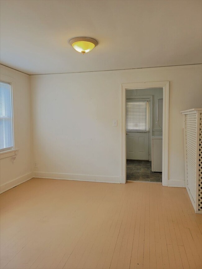 Building Photo - 1315 Byron St