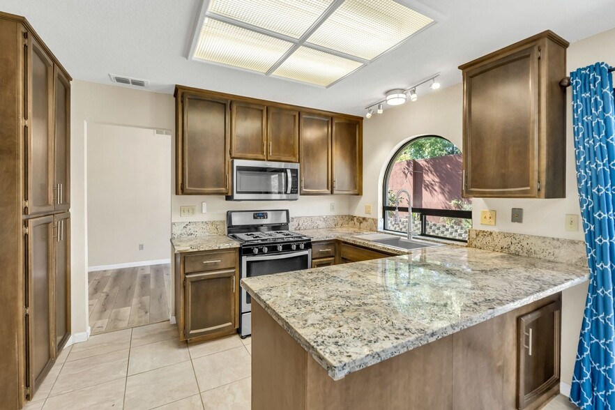 Building Photo - 8200 Northam Dr