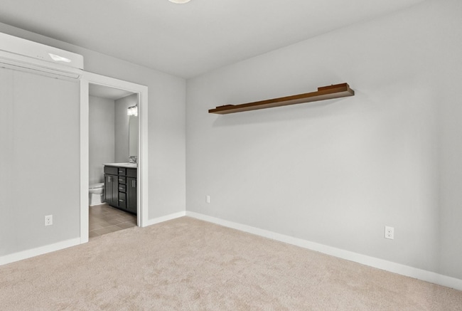 Building Photo - Stunningly Upgraded 2-Bed, 2.5-Bath Townho...