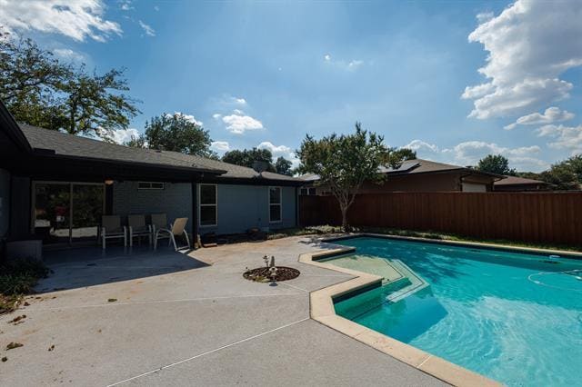 Building Photo - 2121 Poppy Ln