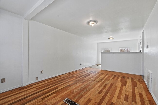 Building Photo - 5218.5 Elm St