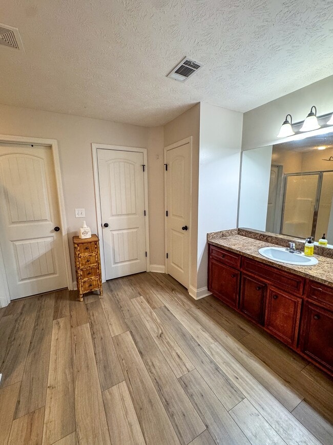 Building Photo - 127 Lee Rd 2181