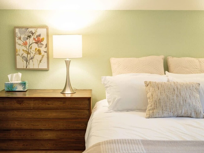 Building Photo - 2110 Loren Cir