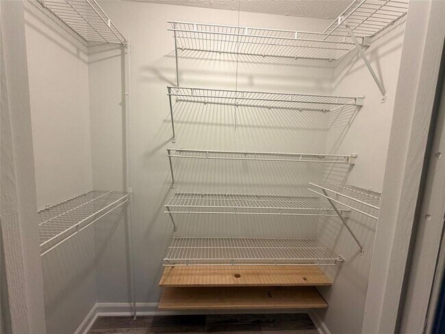 Building Photo - 1909 Suwanee Valley Rd NW