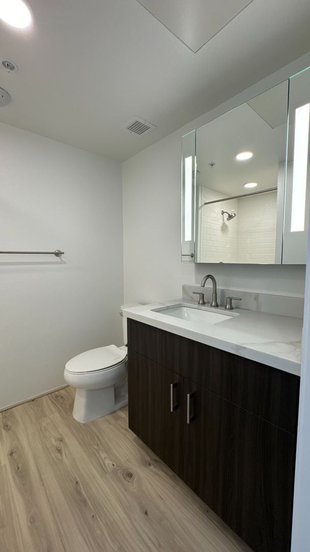 Building Photo - Epitome of modern urban living in the vibrant heart of Kaka'ako 2 Bed 2 Bath 2 PK