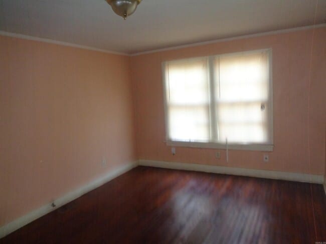 Building Photo - 920 S Elm St