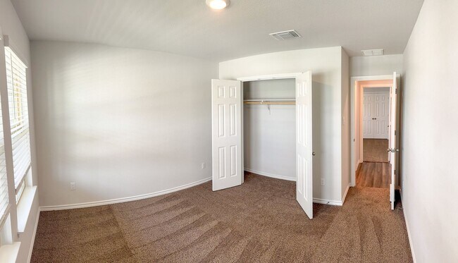 Building Photo - Available NOW This charming 1 story, 3 bed...