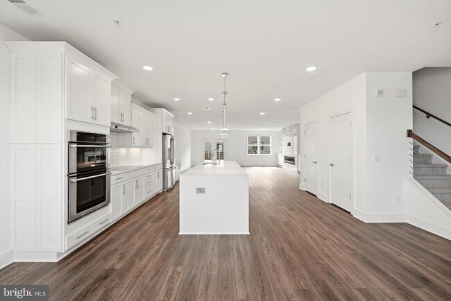 Building Photo - 44824 Tiverton Sq