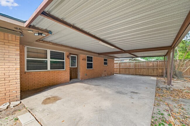 Building Photo - 2609 Raspberry Ln