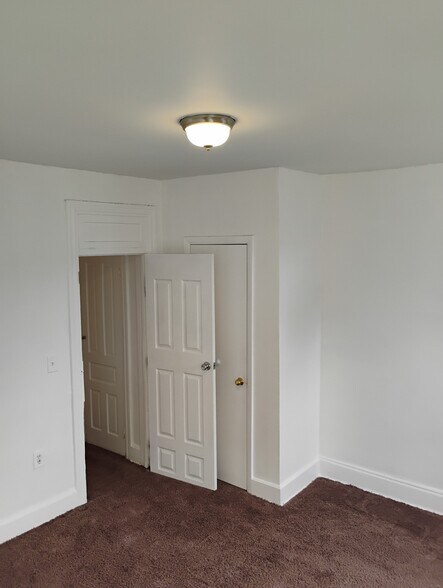Master Bathroom - 1631 Carnation St