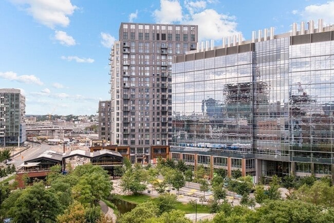 Building Photo - 2 Earhart St